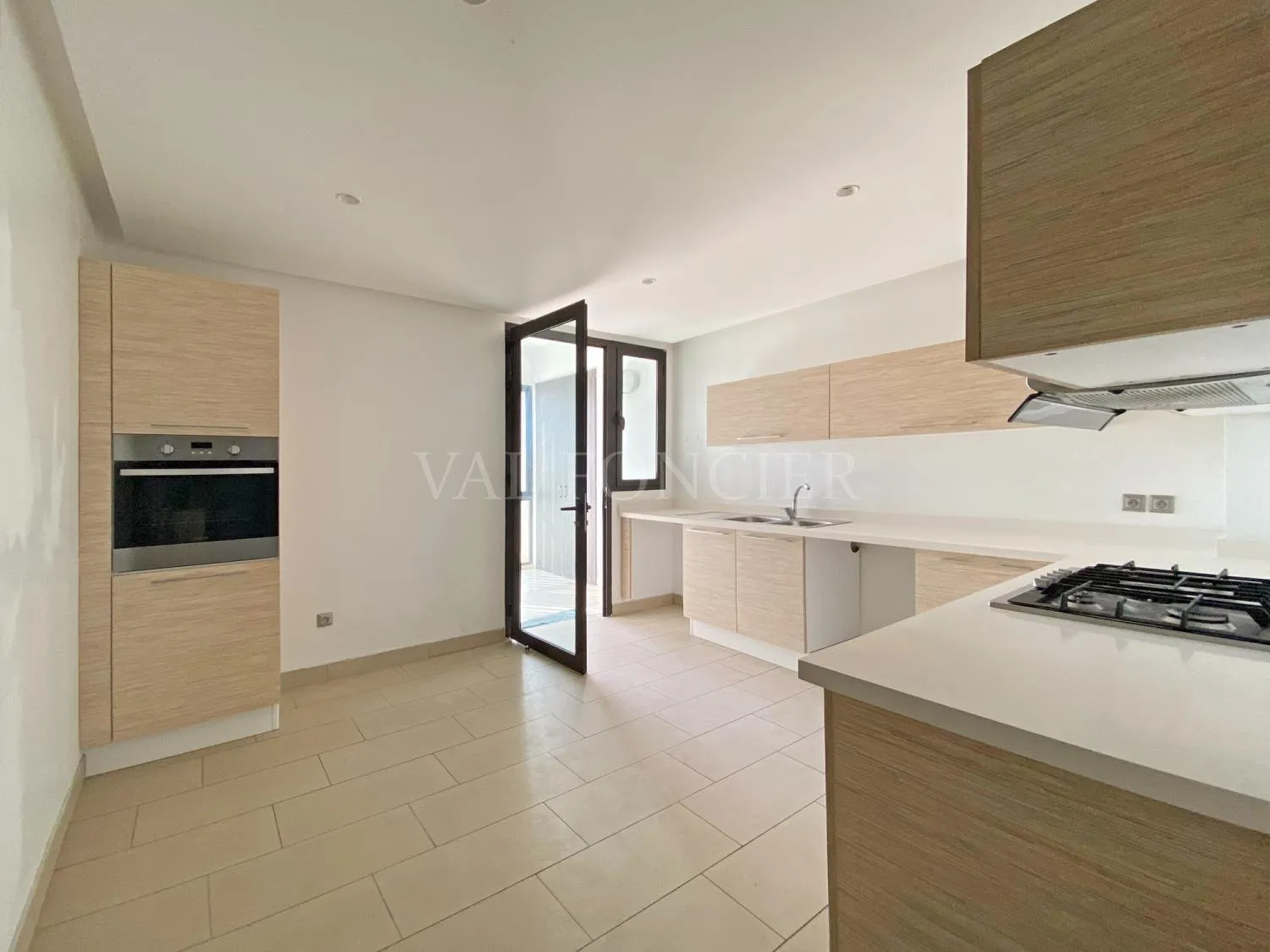 Location appartement 190m2 3chambres avec terrasse vue mer Ain Diab, Casablanca - الدار البيضاء (3)