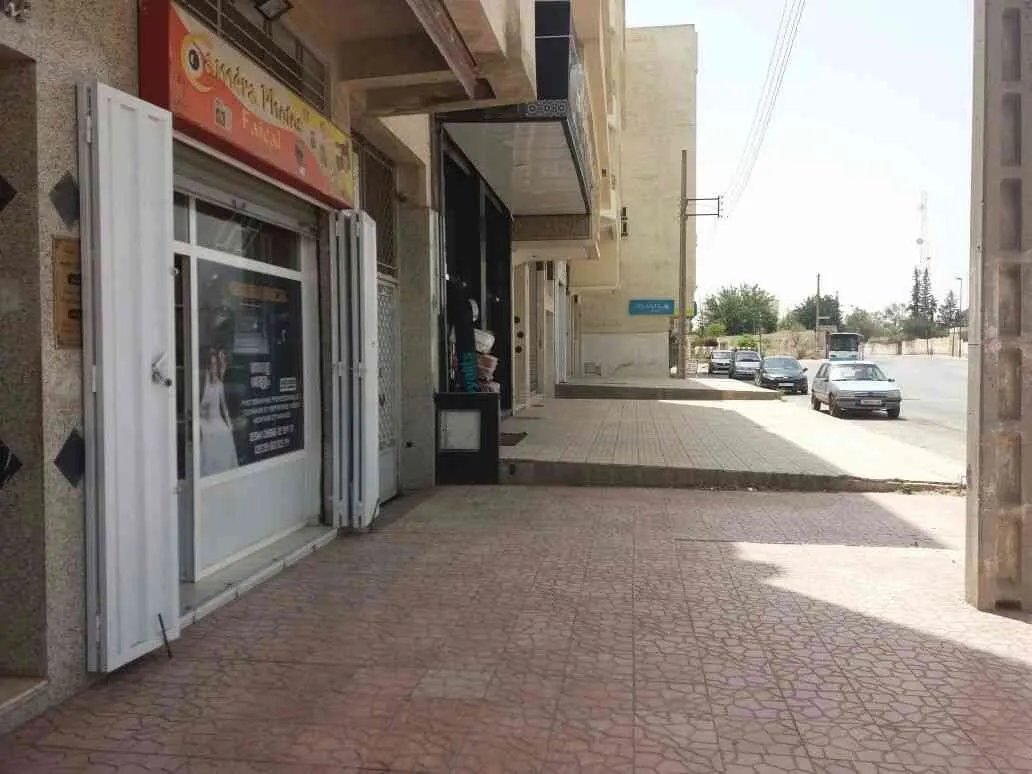 magasin avec mezzanine au centre à vendre - طنجة