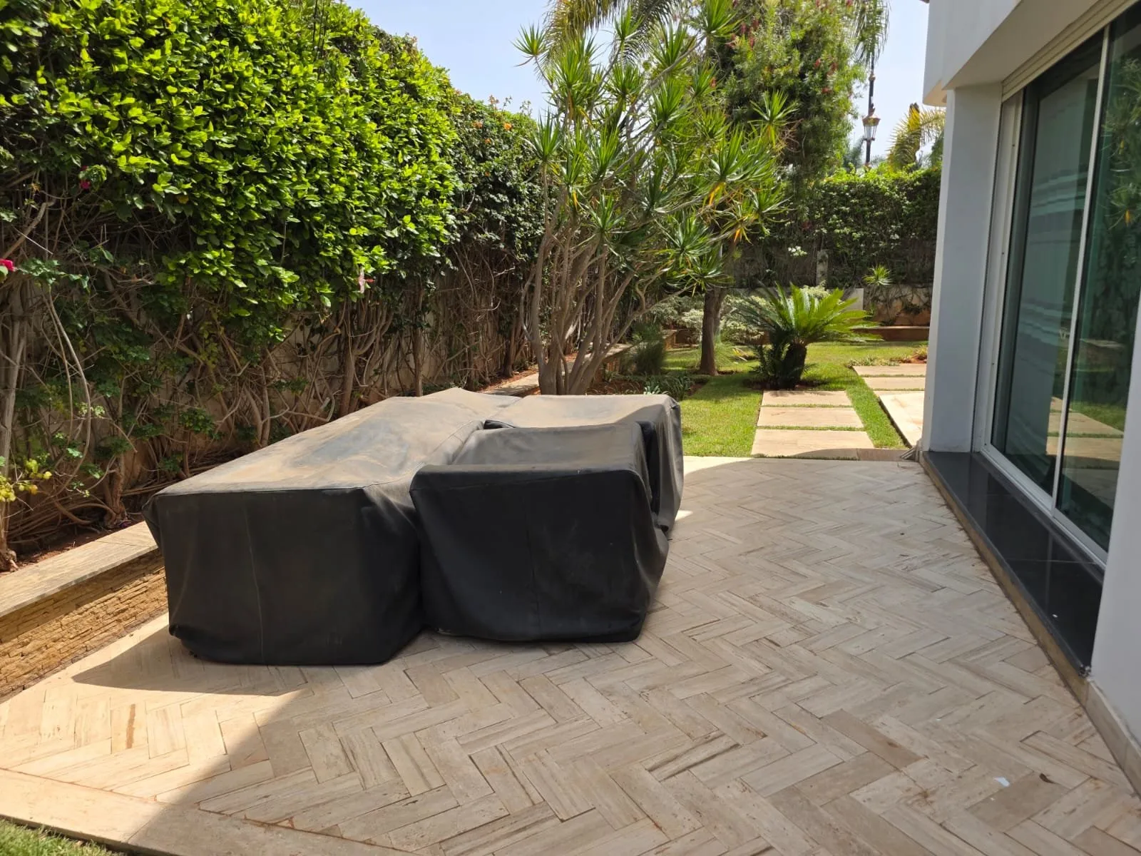 Villa bien située à la location  à usage commercial - الرباط