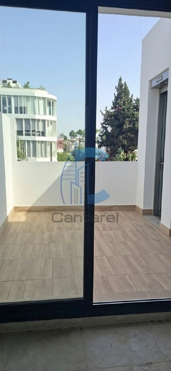 Bureau neuf avec terrasse à louer à Oasis – 67 m² - الدار البيضاء (2)