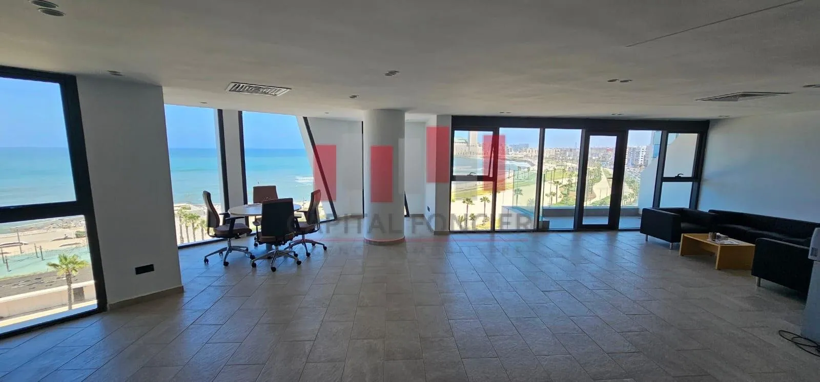 Plateau de bureau premium de 104 m2 en plein bld la corniche a la location VUE MER - الدار البيضاء