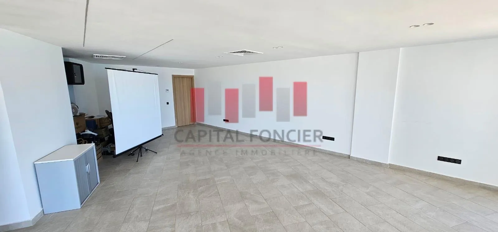 Plateau de bureau premium de 104 m2 en plein bld la corniche a la location VUE MER - الدار البيضاء (2)