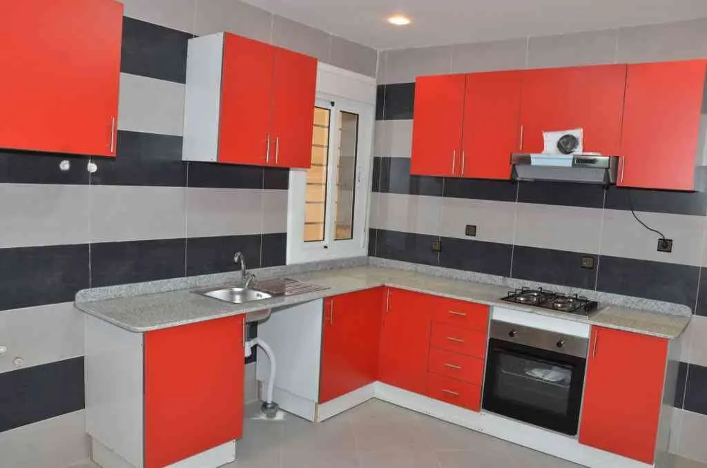 Appartement neuf-haut standing avec magasin - طنجة