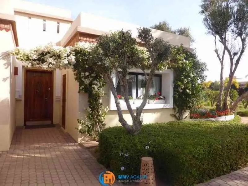 Villa de120 m2 de plains pied avec piscine chauffée sur terrain de 500m2 dans résidence de haut stan - طنجة
