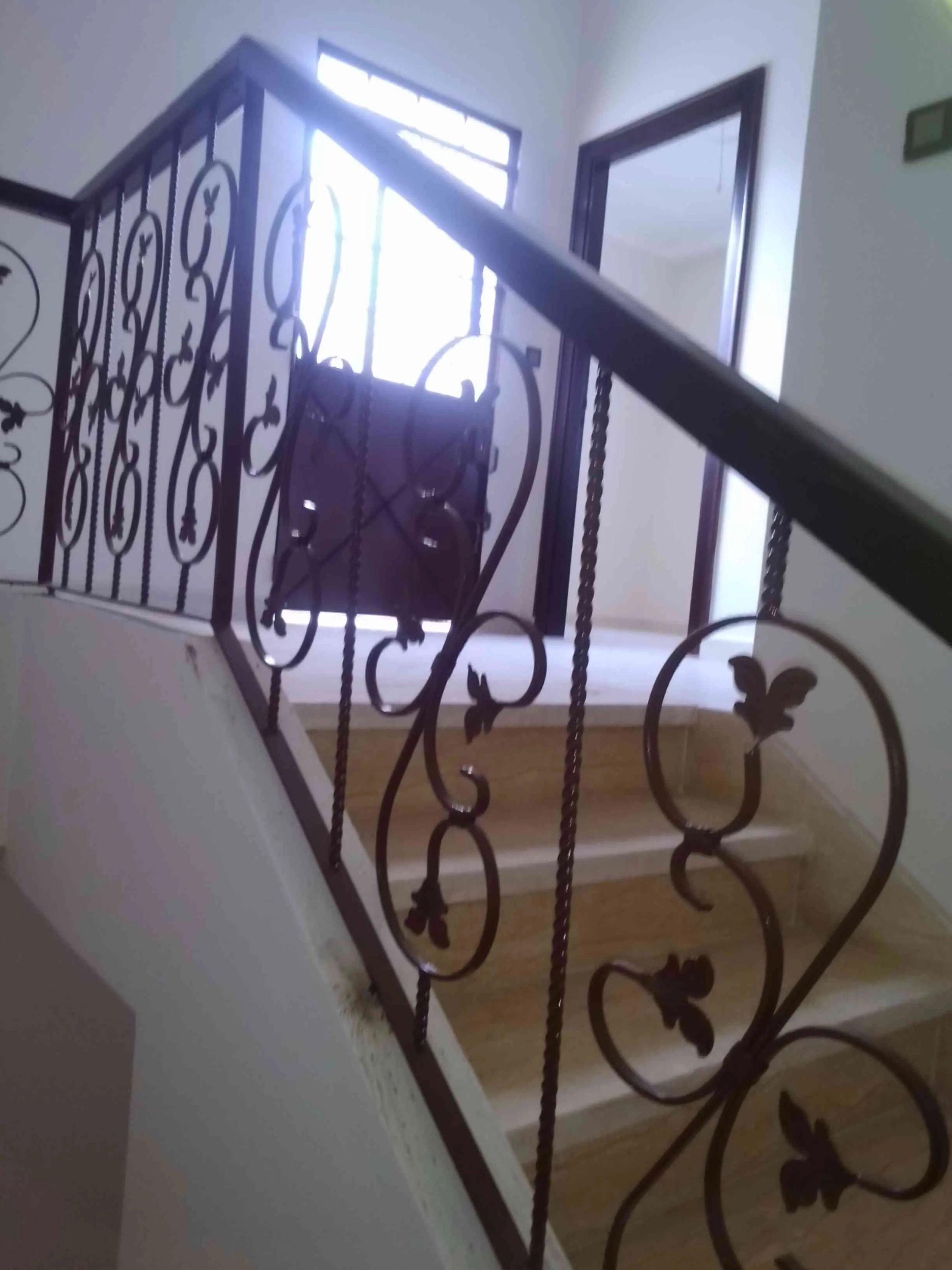 Maison individuelles R+1 à Andalous - وجدة (2)