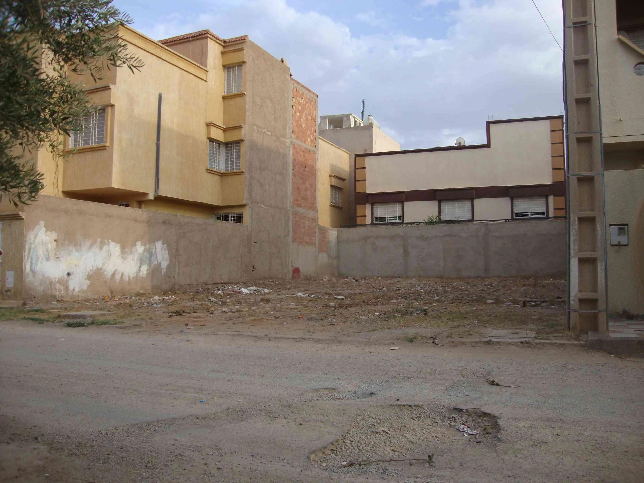 Terrain près du stade d'honneur - طنجة