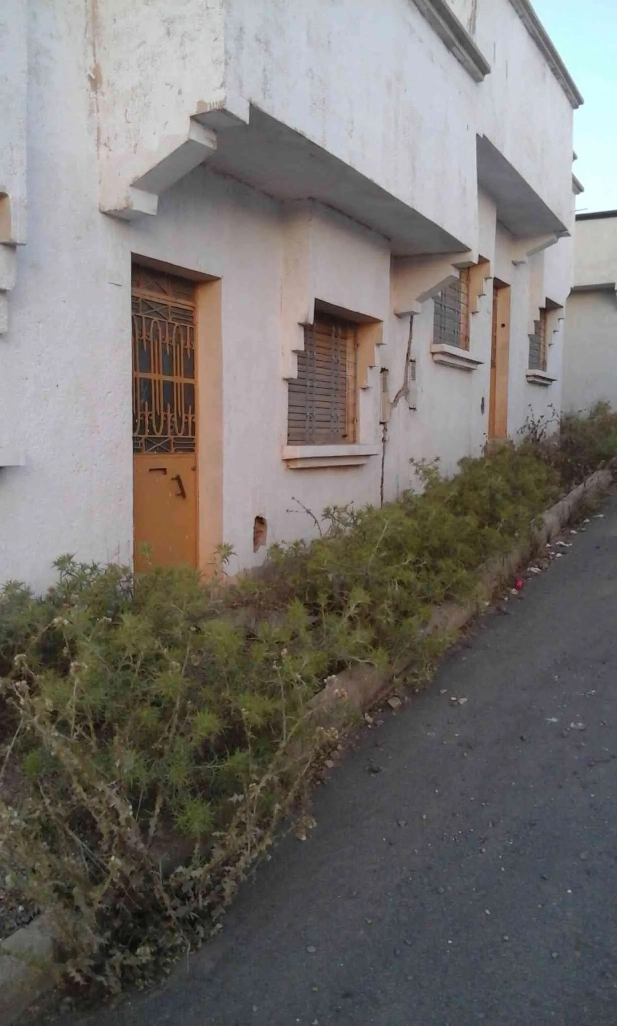 MAISON A REBATIR - وجدة