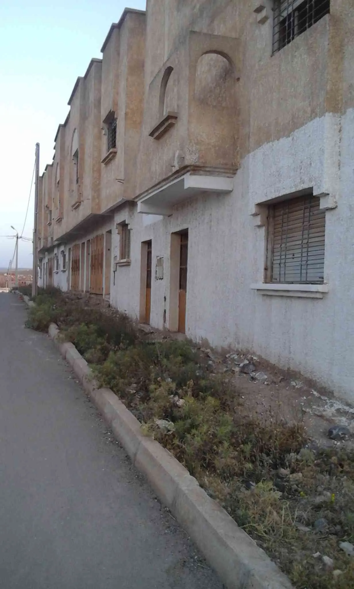 MAISON A REBATIR - وجدة