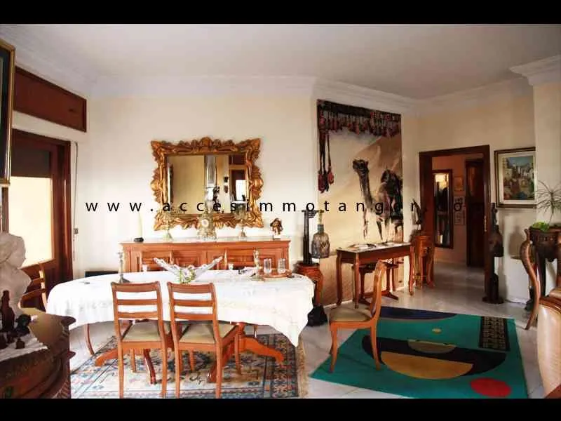 vente grand appartement vide au centre de tan - طنجة