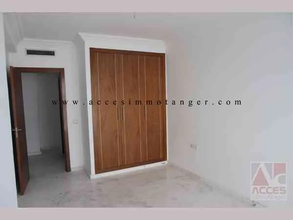 joli appartement vide a vendre en plein centr - طنجة (4)