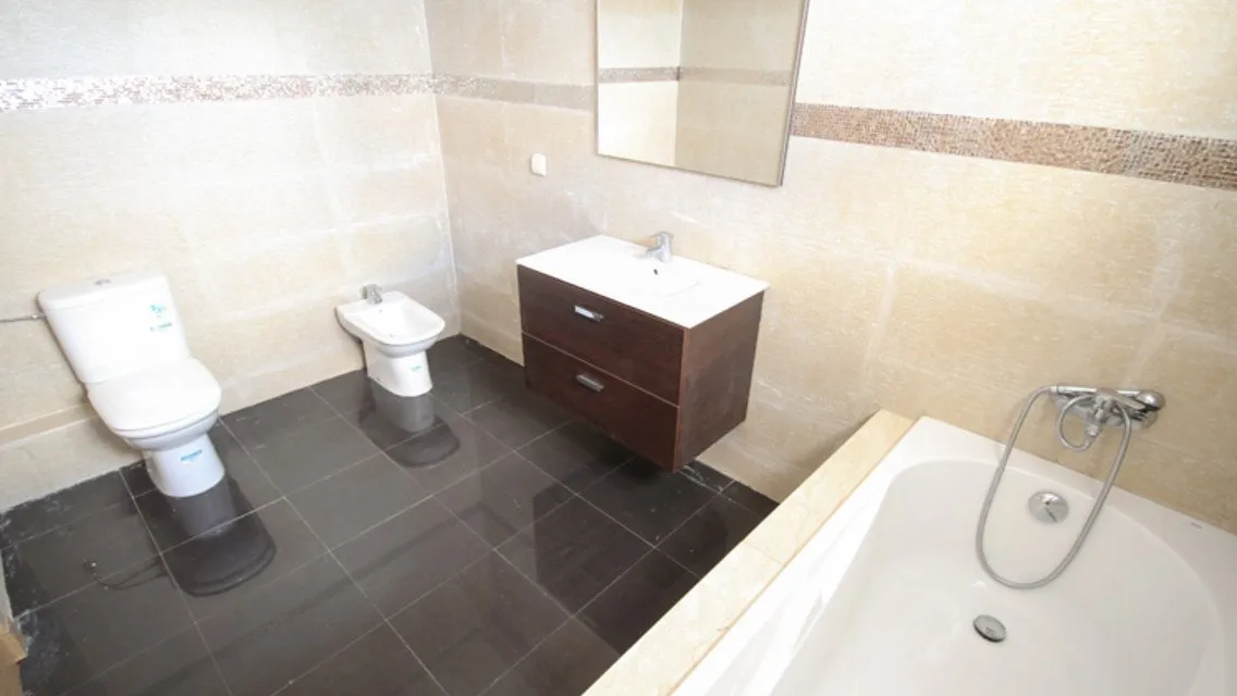 JOLI APPARTEMENT DE 135 M² AVEC BALCON - الدار البيضاء (4)